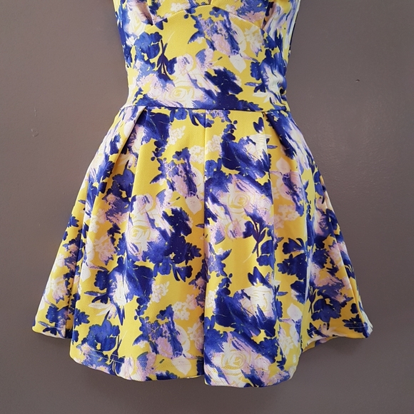 Yellow floral romper - Picture 3 of 8